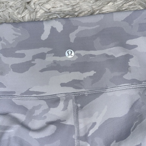Lululemon Wunder Under Short 10" *Ribbed Incognito Camo Jacquard Alpine White - Picture 4 of 5